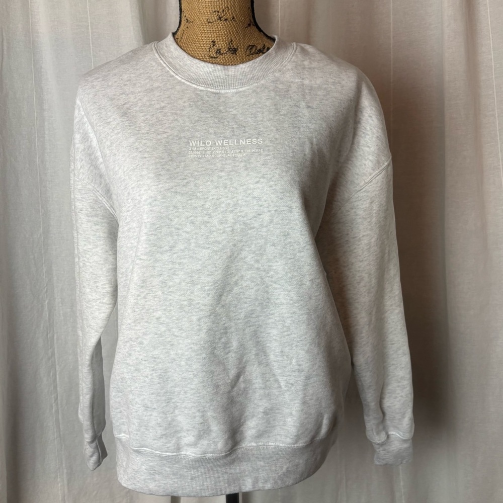 WILO The Label Light Gray Pullover Wellness Club Oversized Sz XS Graphic